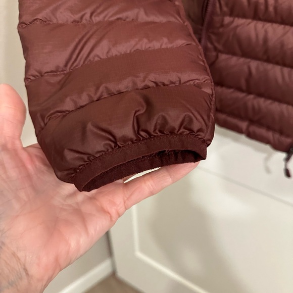 Patagonia Women's Maroon Puffer Jacket - Picture 4 of 5
